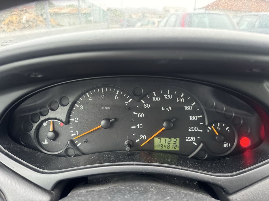 Ford Focus 1.4i 75cv