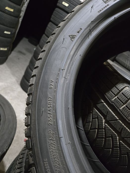 235/45R17 Michelin pilot lpin PA4
