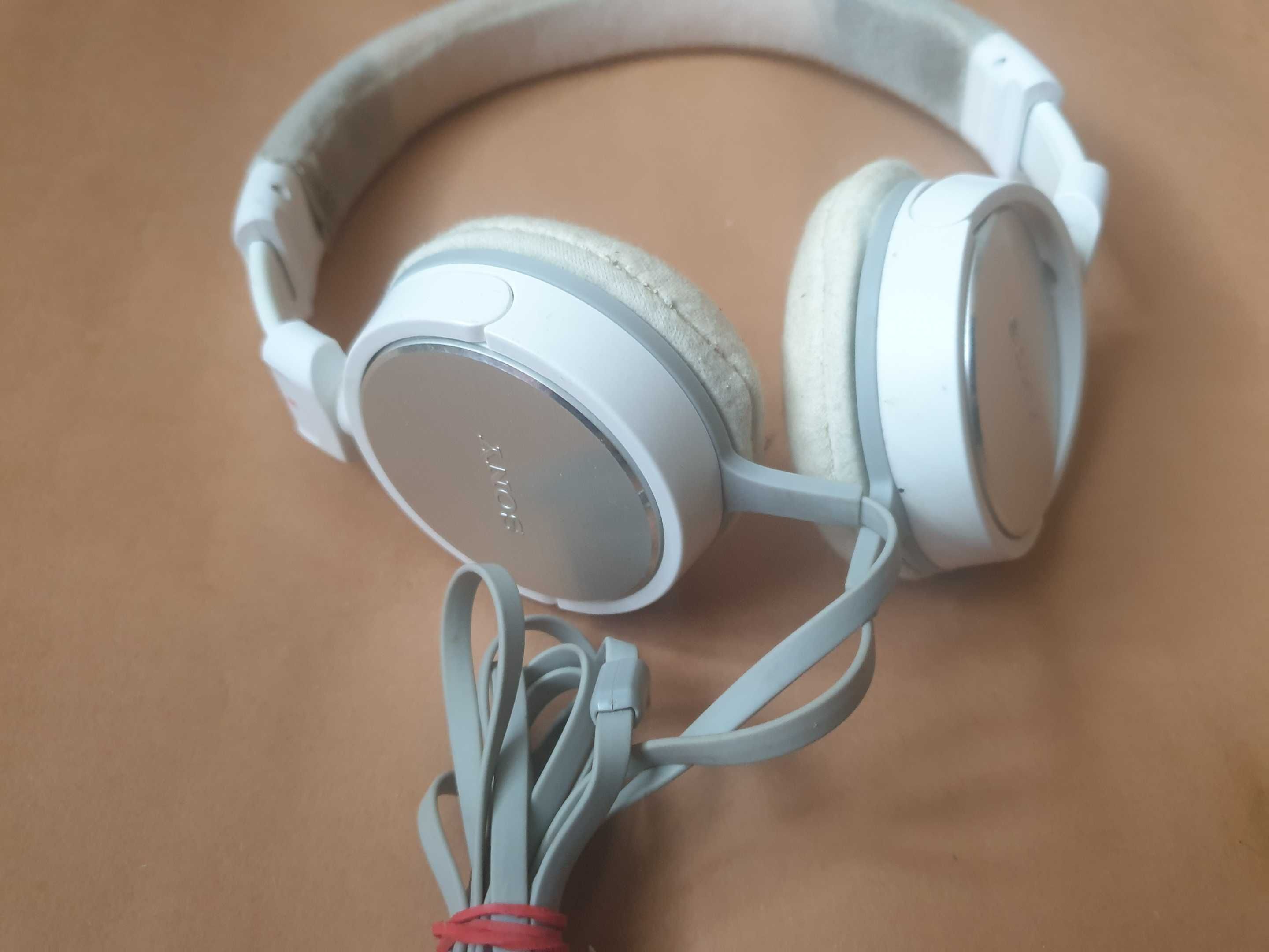 Słuchawki SONY MDR-ZX600
Średnica gąbek: 7,5cm