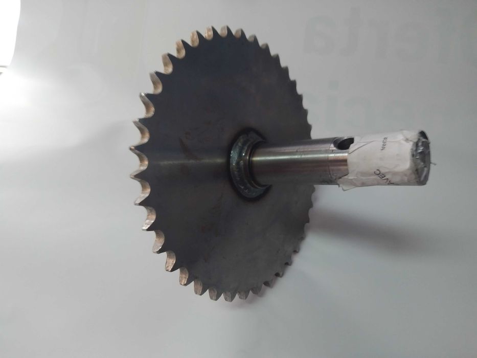 Koło zębate z ośką Glebogryzarki Pubert Primo , Honda FG314