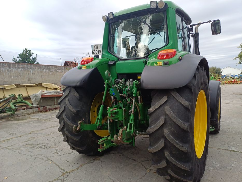 John Deere 6630 nie 6930.  6830