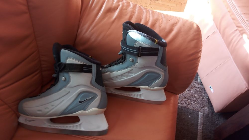Łyżwy hokejowe Nike Płoza bauer .Rozmiar 42 Wkładka 27 cm. BDB stan