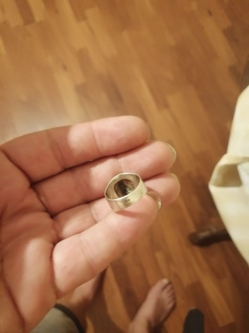 Anel em prata com pedra preta