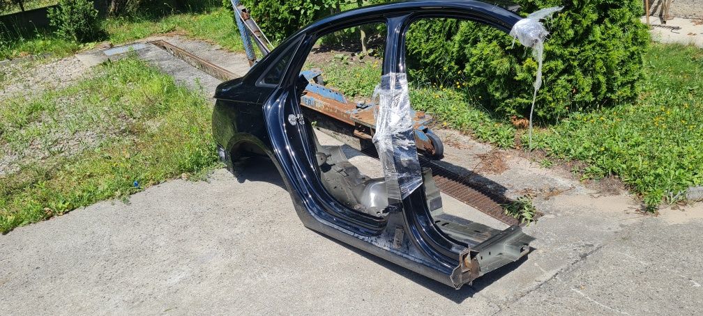 Ćwiartka prawy tył błotnik prawy próg ly9b audi a4 b9