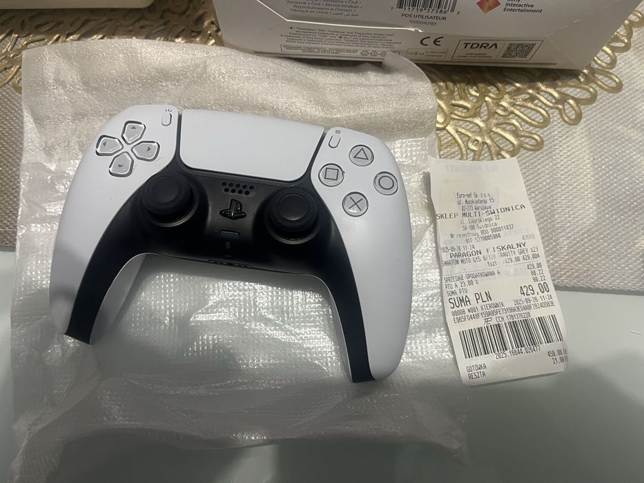 Pad Ps 5 Prawie nowy na gwarancji 2 miesiące ma Paragon pudełko