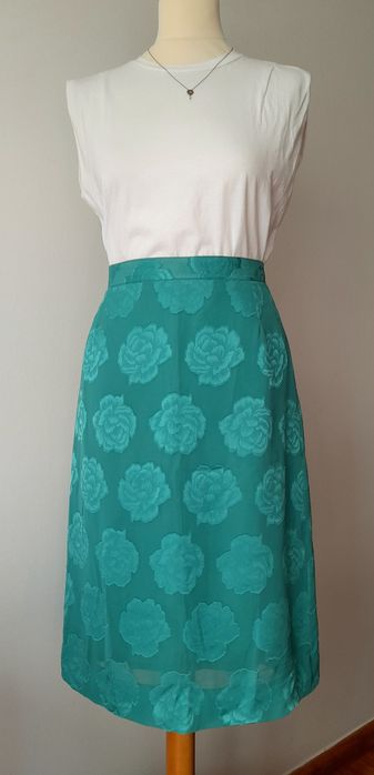 Saia Vintage 80s verde, com rosas texturadas. Tamanho L