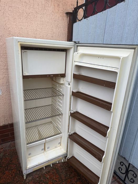 Продам холодильник донбас