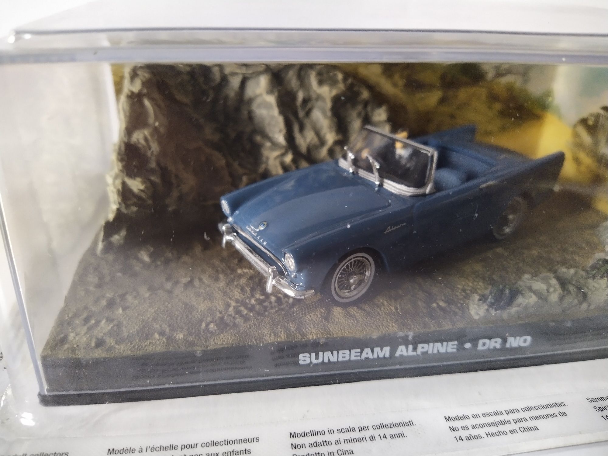 Sunbeam Alpine wersja z figurkami Eaglemoss  Bond  Skala 1:43