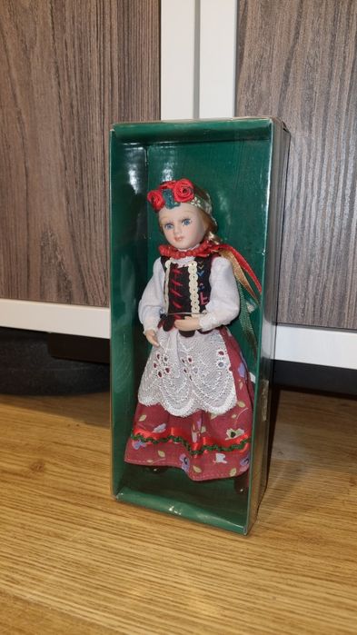 Porcelanowa lalka ludowa krakowianka