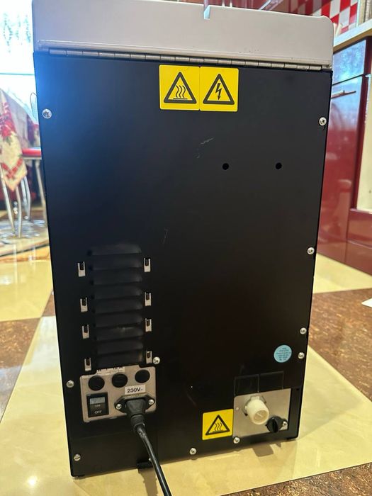 Професійна кавомашина Rheavendors Cino