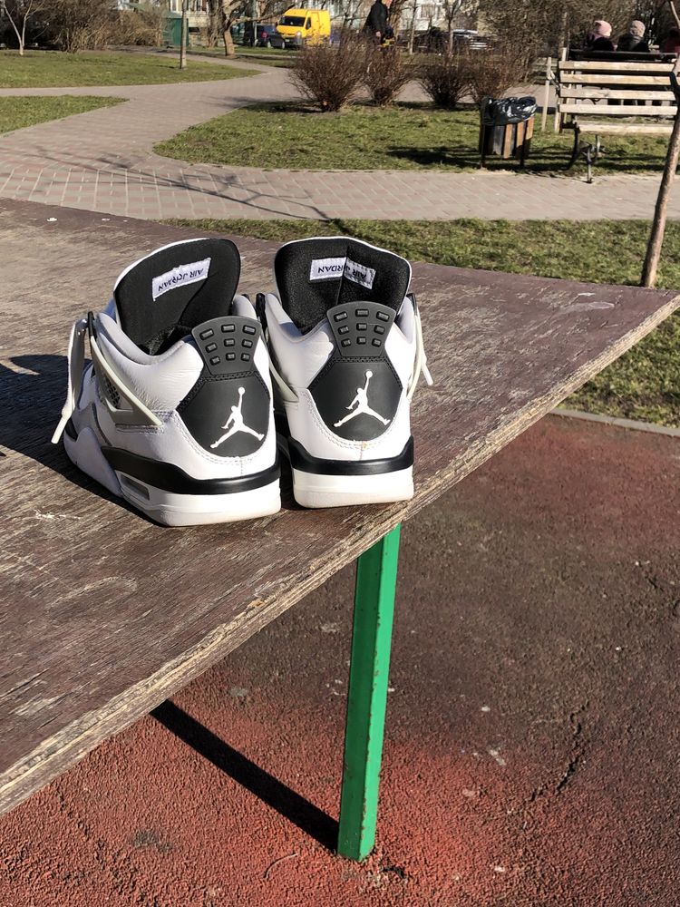 Nike air Jordan 4 x supreme