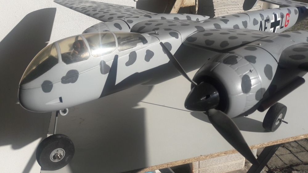 Aeromodelismo  RC Heinkel  HE-219  UHU