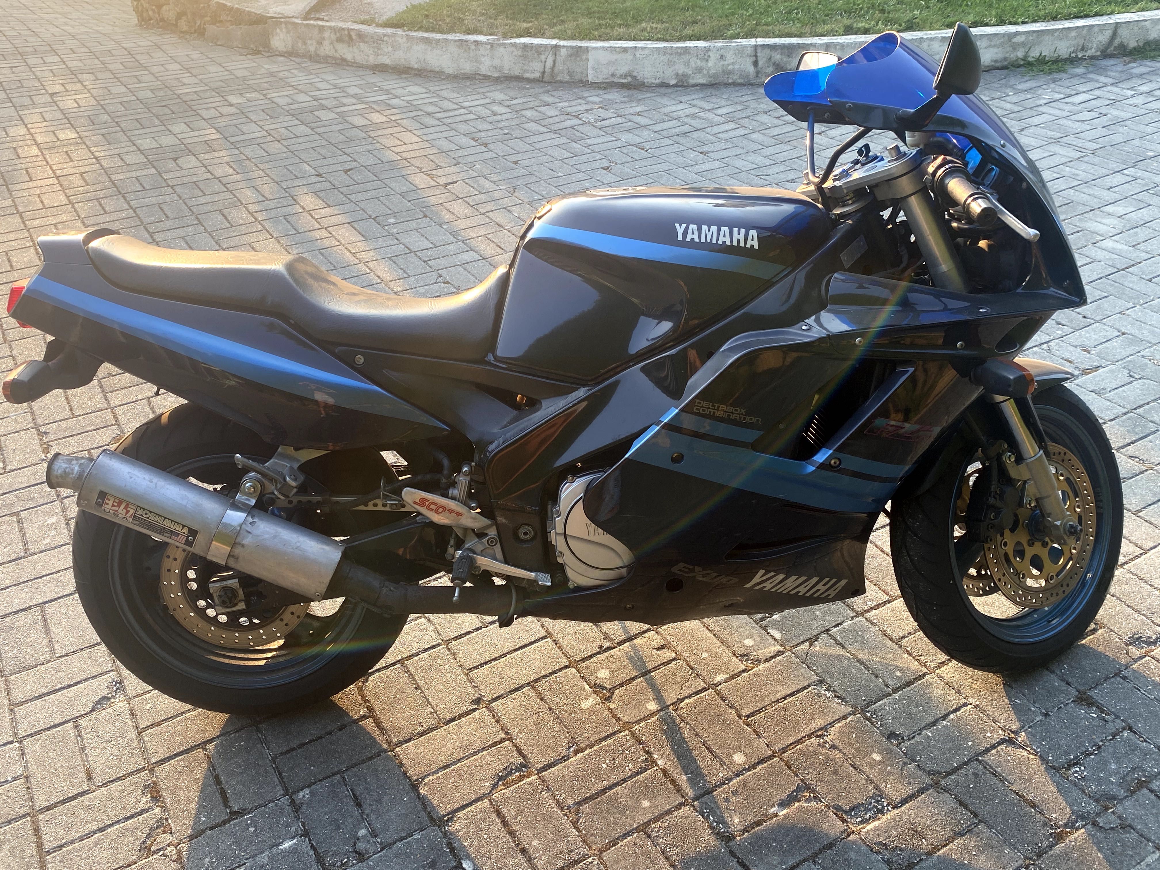 Yamaha FZR 1000, 1992