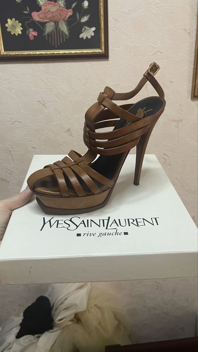 Вінтажні босоніжки Yvessent Laurent