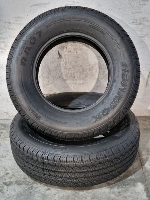 2 Pneus HANKOOK 235/70R16 Semi Novos