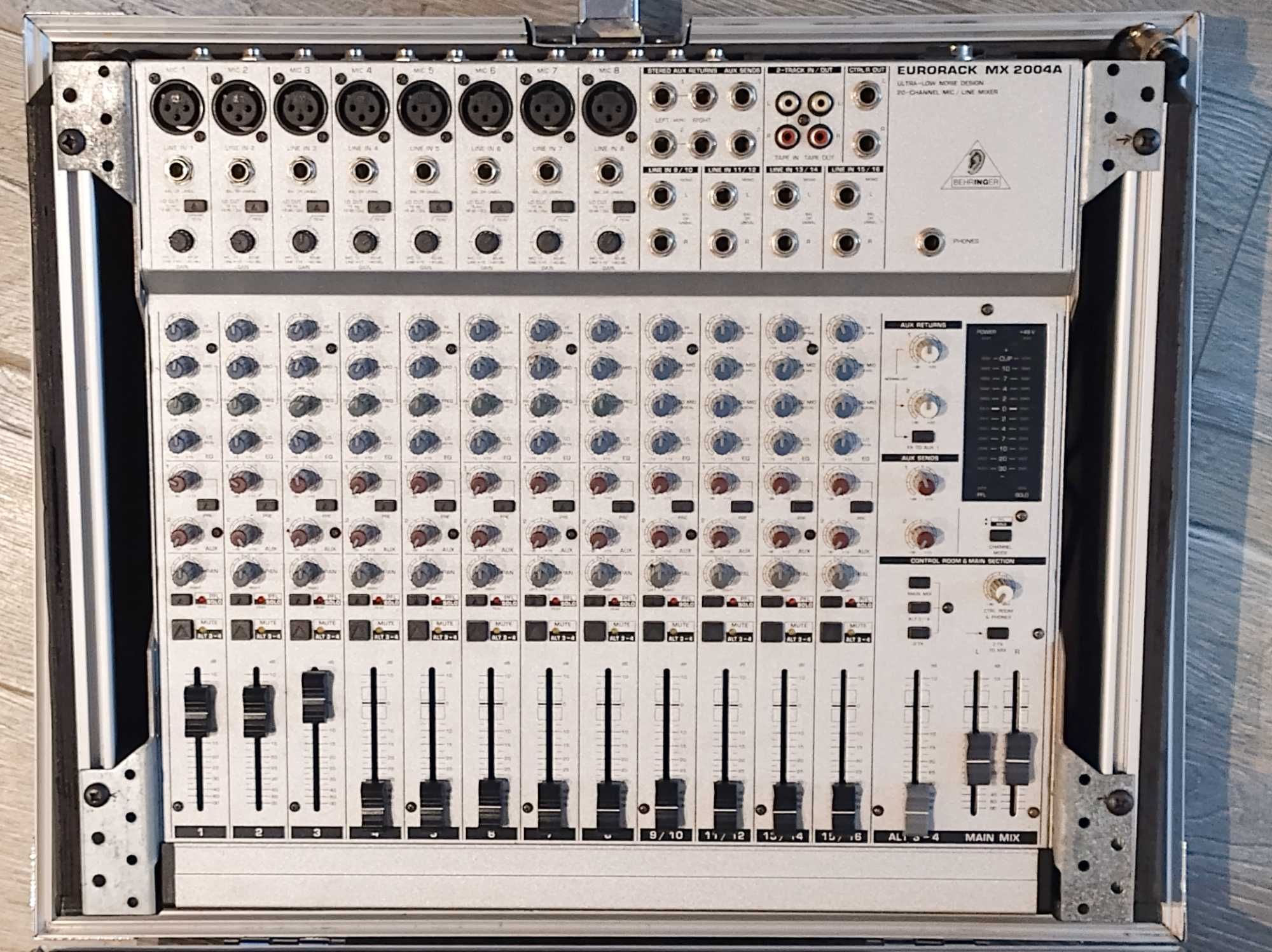 Mikser Behringer Eurorack MX 2004A + Case