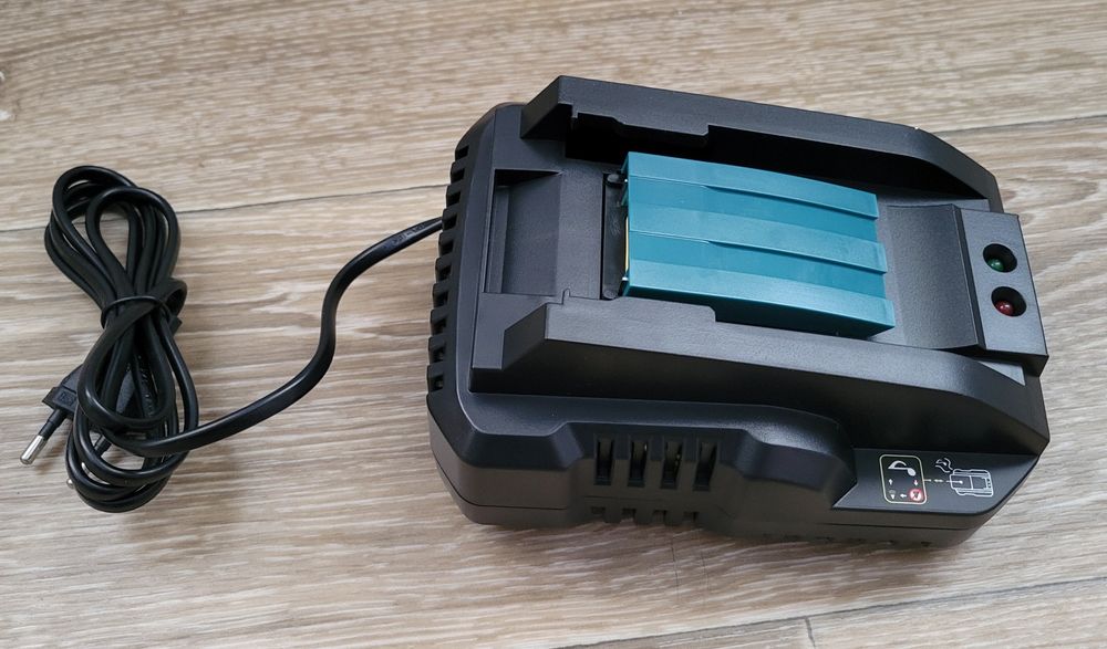 Зарядний пристрій для акумуляторів Makita 18V