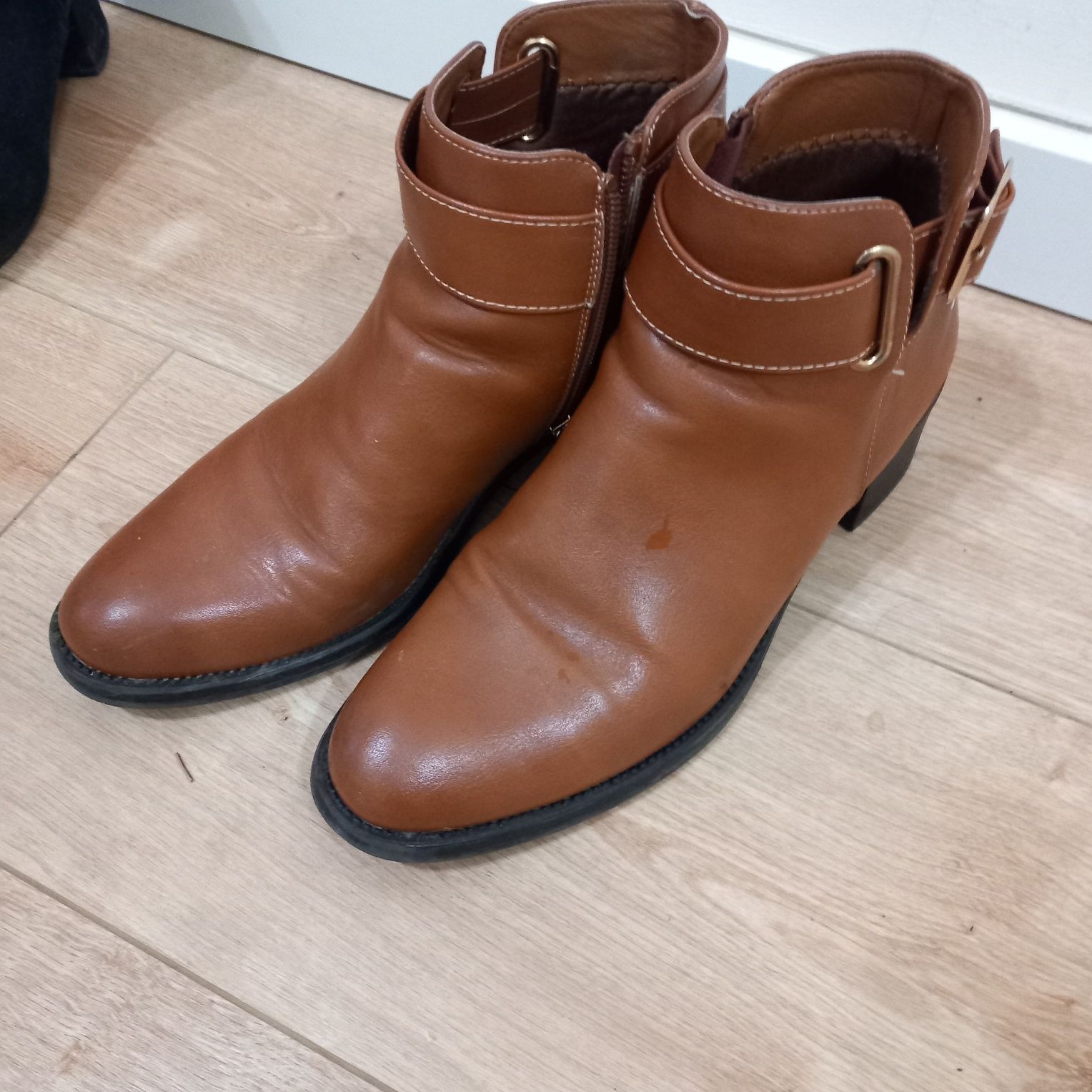 Botins de senhora em camel