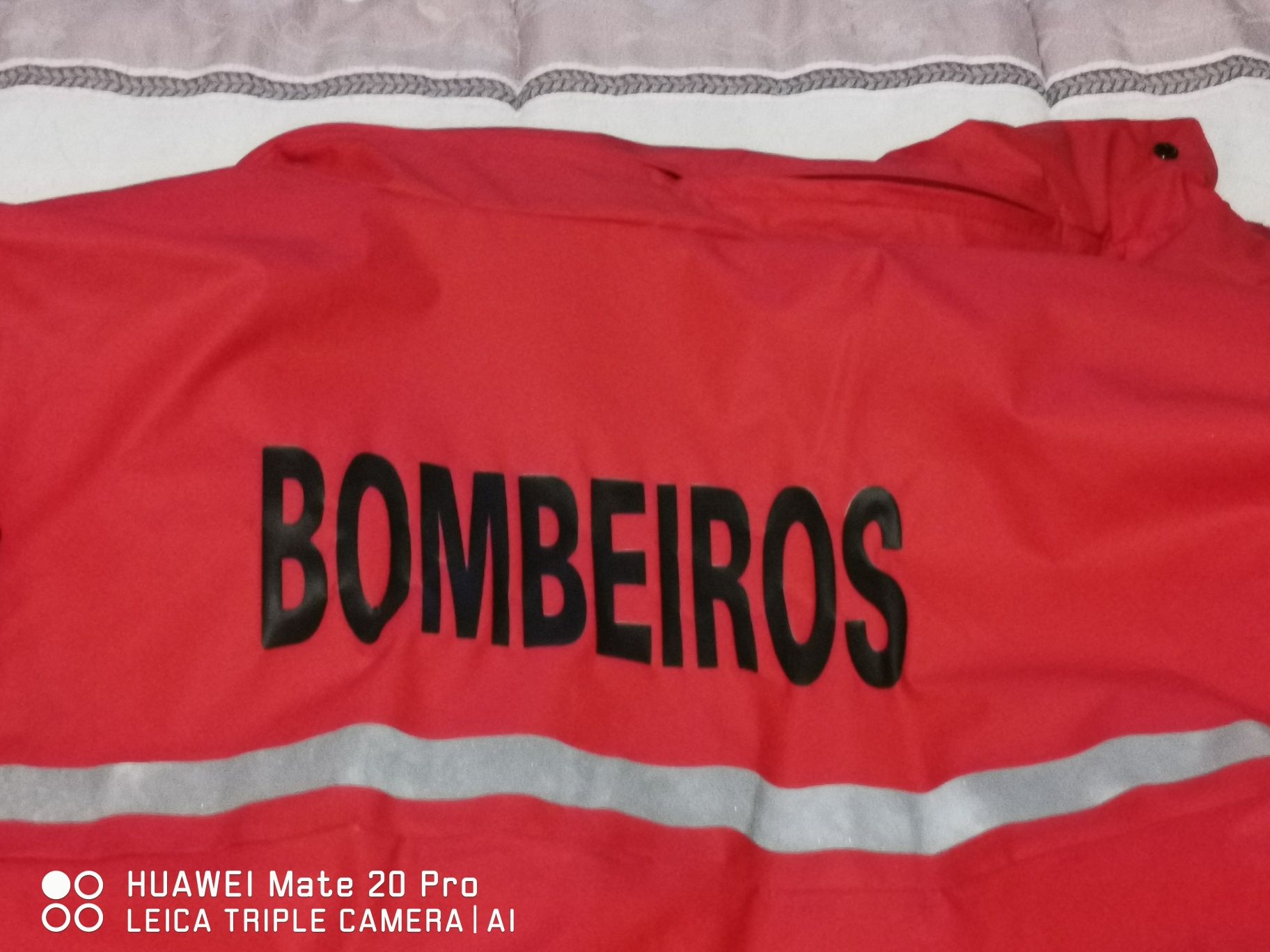 Vendo blusão impermeável bombeiros novo