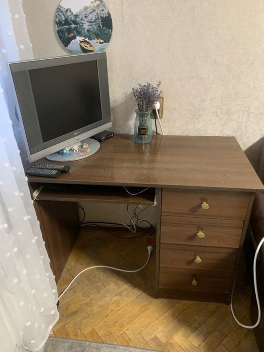 Комп'ютерний стіл