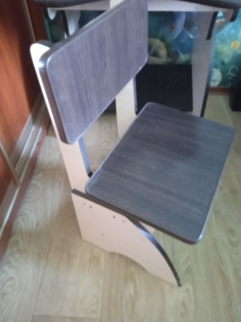 Письменный стол со стулом