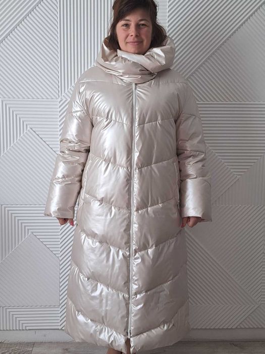 Одяг пуховики ,плащі