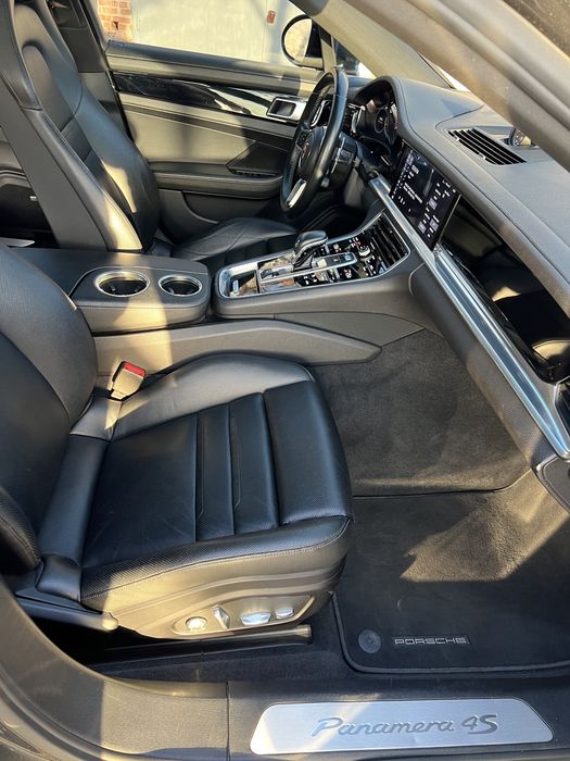 Porsche Panamera 4S