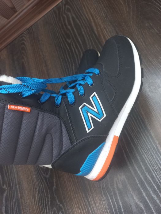 Продаю зимние кроссовки, сапоги, на овчине