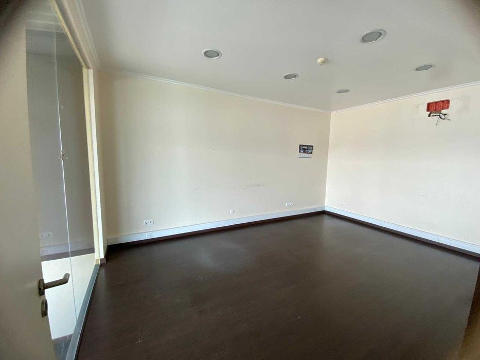 Armazém com Escritórios e Logradouro na Moita - Carvalhinho