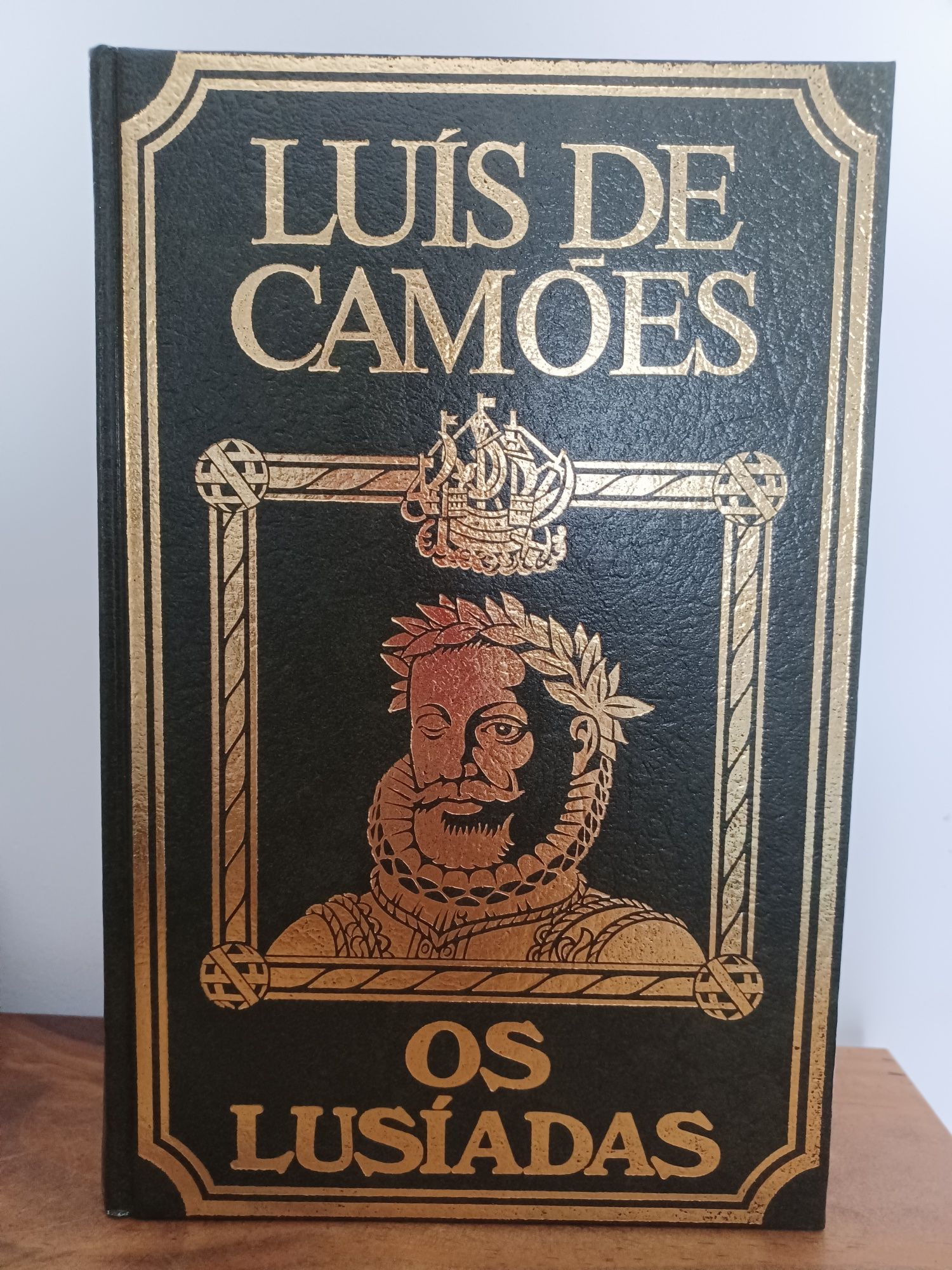 3 volumes dos Lusíadas