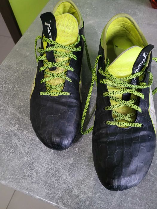 Buty sportowe typu kroki