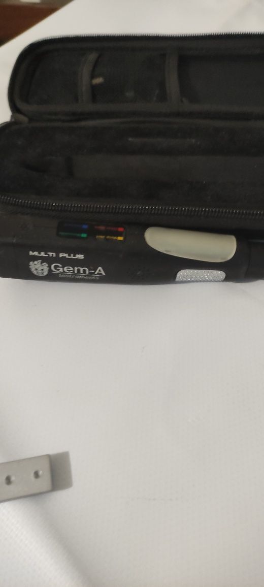Gem-A refractometer ,Multi tester pen, entre outros