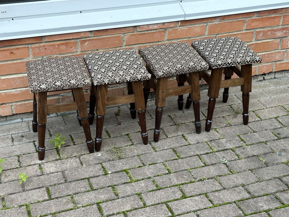 Табуретки в кухню, Табуретки з масиву бук