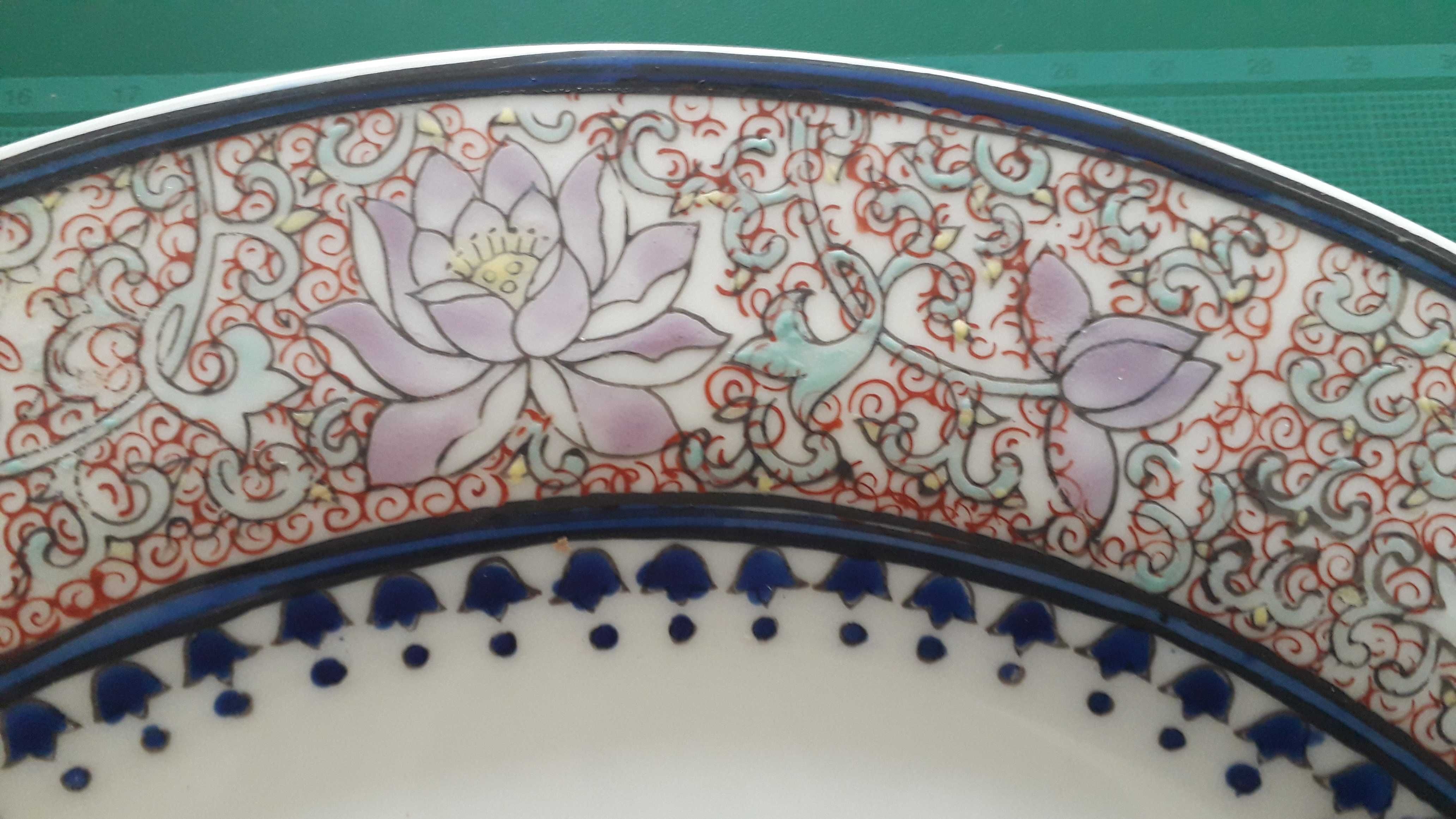 Prato de Porcelana Chinesa com decoração policromada com Brasão e ...