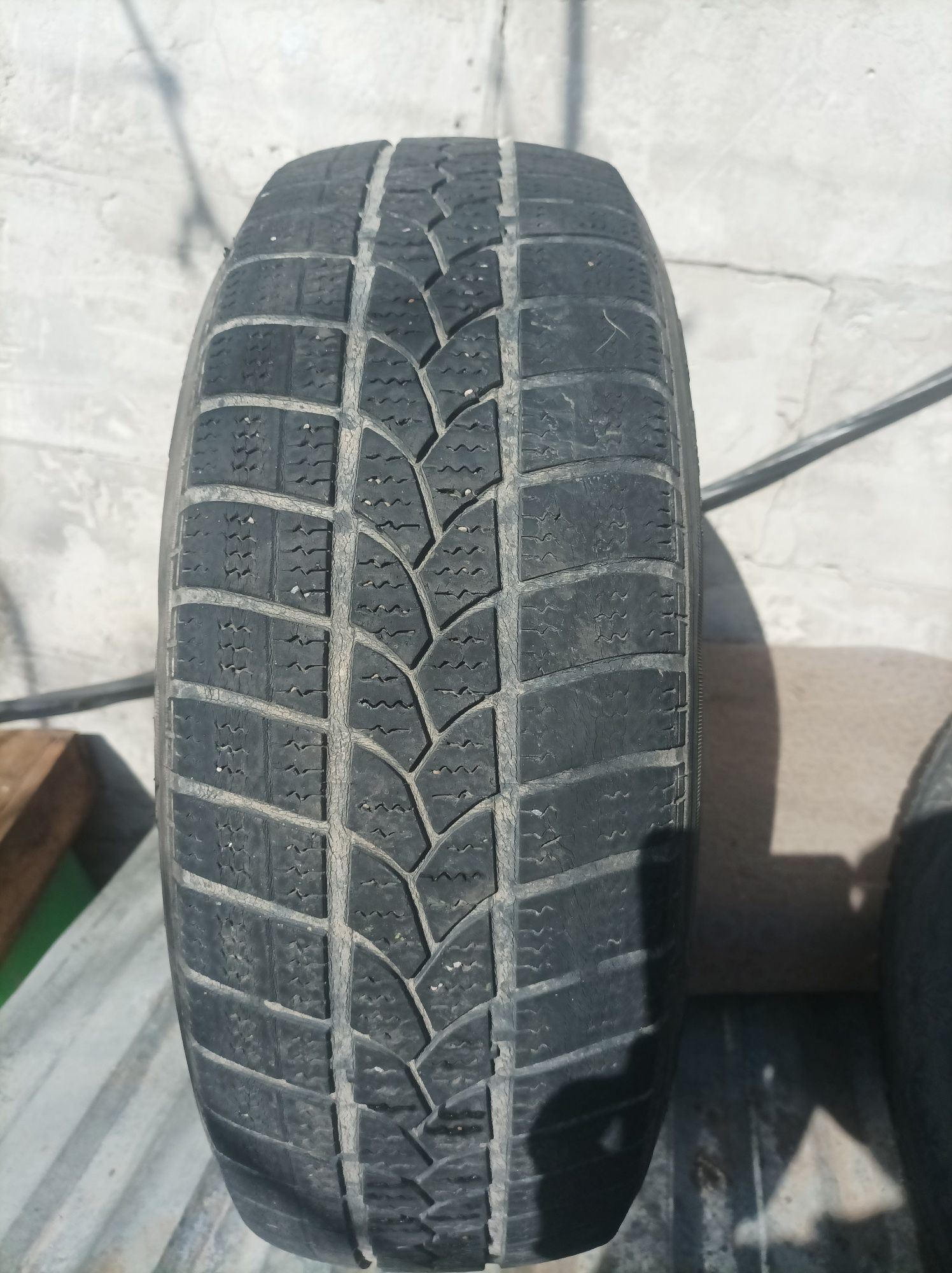 Продам пару резины Taurus 195/65/R15 2014