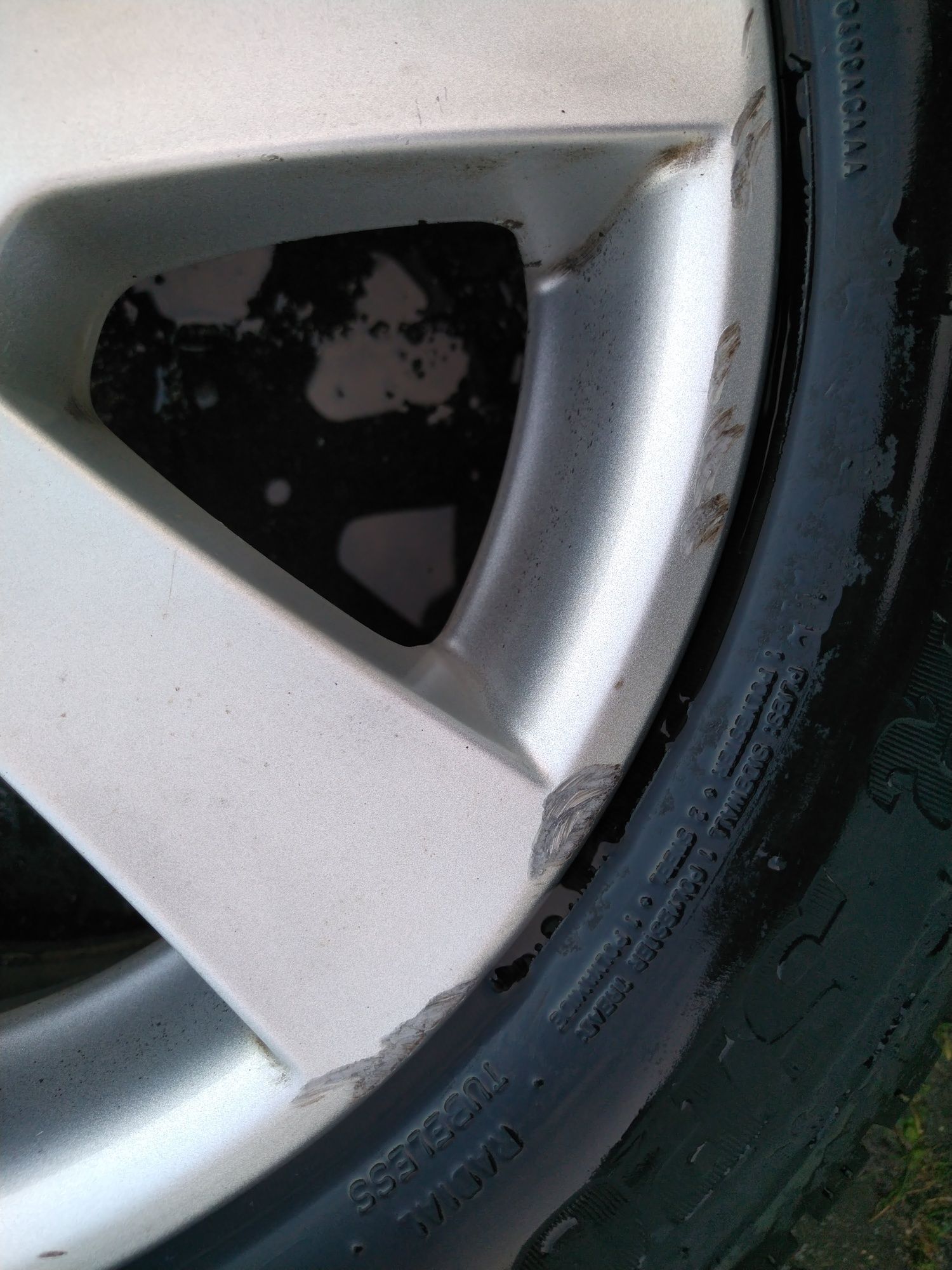 Felgi aluminiowe Koła z oponami zimowymi R16 5*114,3 Lexus