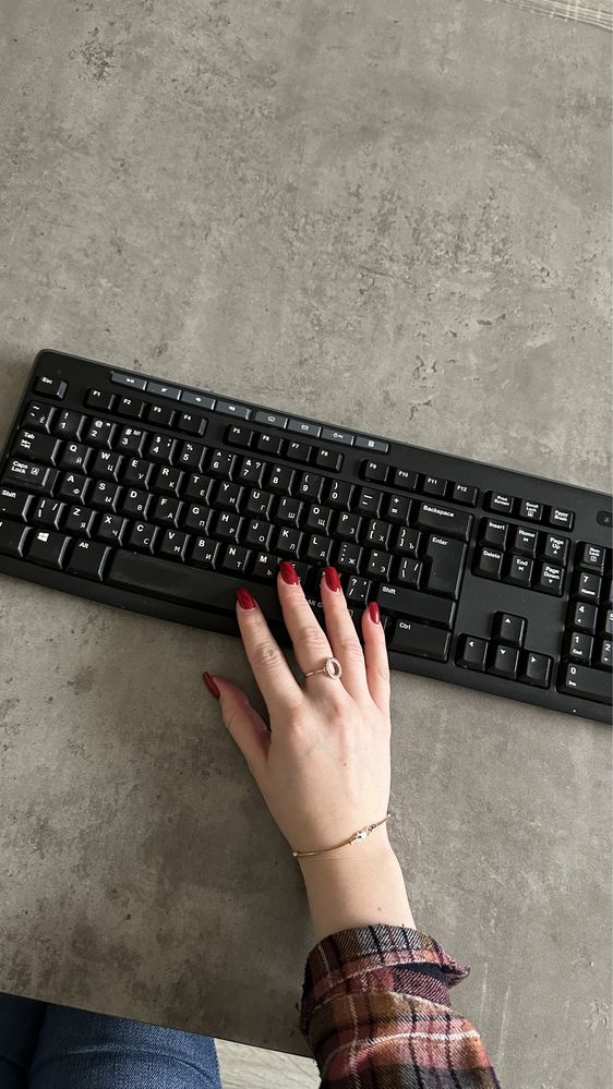 Бездротова клавіатура Logitech K270