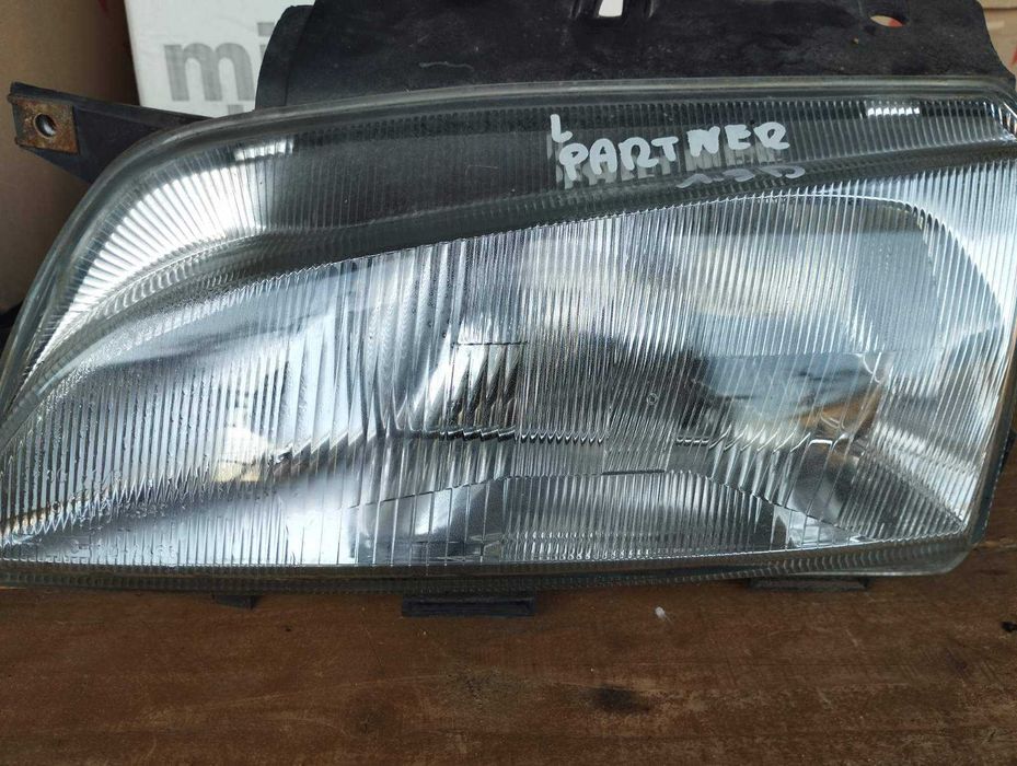 Фари Пежо Партнер