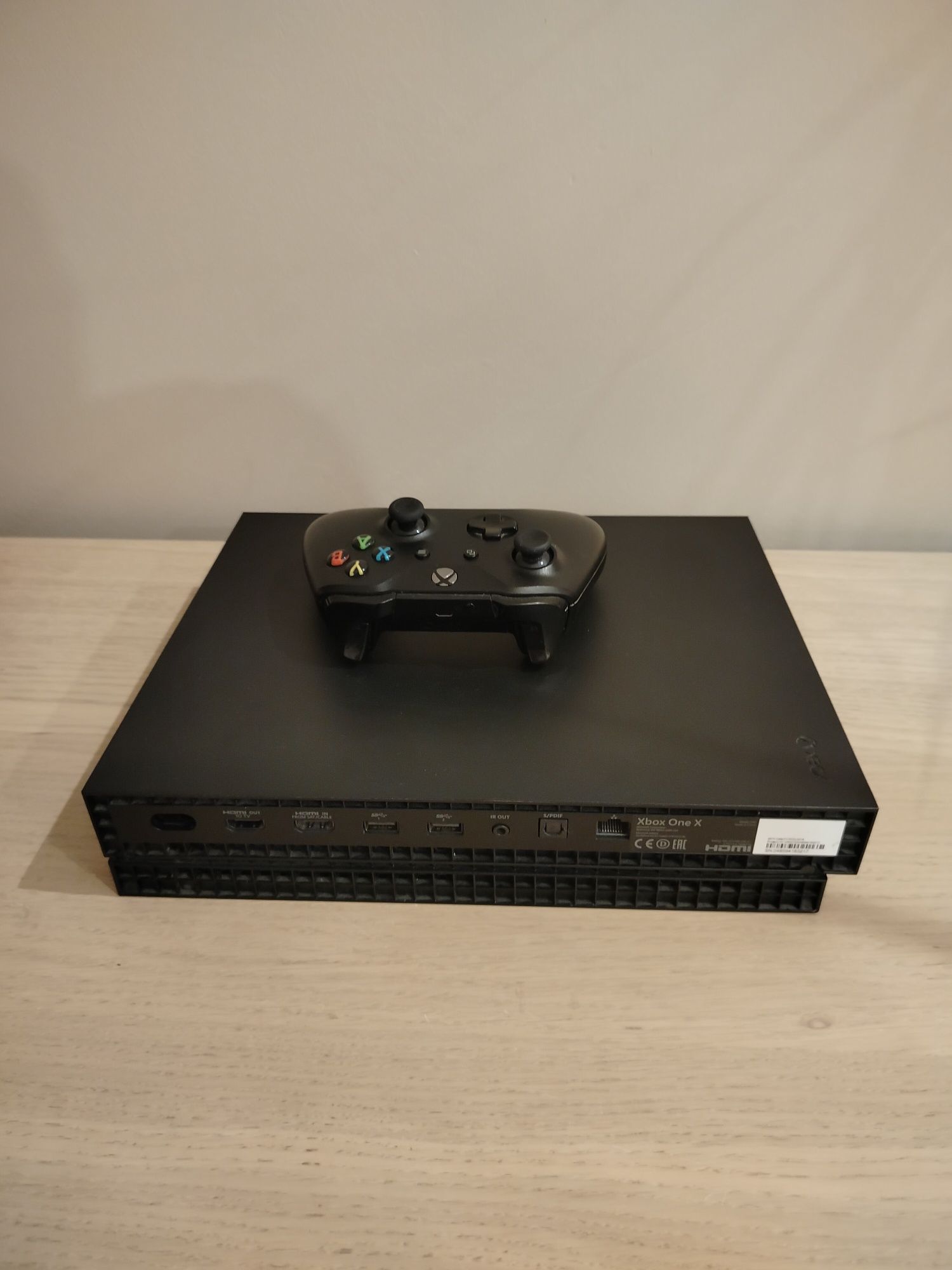 X Box One X w zestawie z 9 grami