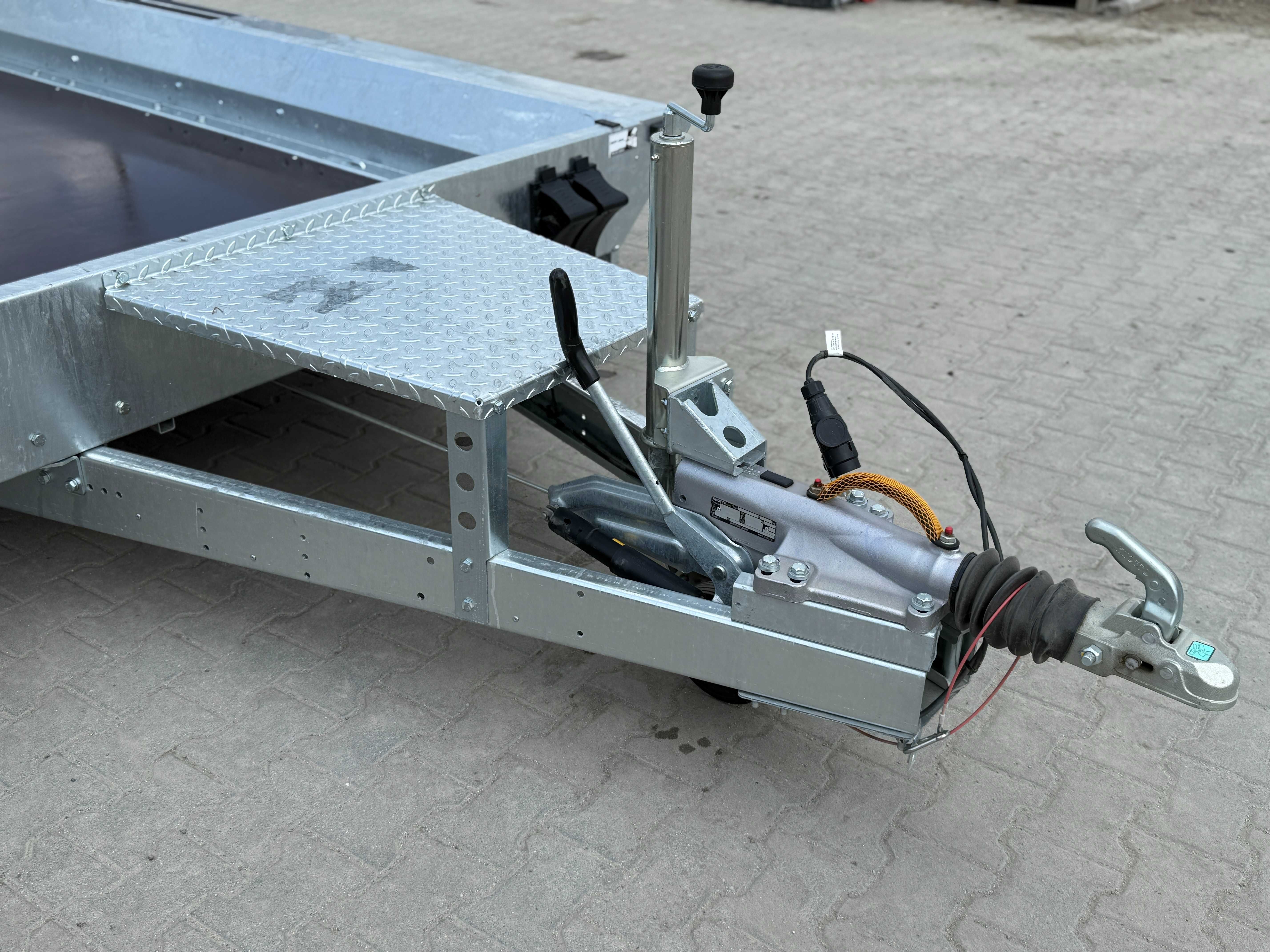 Przyczepa do przewozu minikoparki i maszyn TEMARED BUILDER 3 4018/2