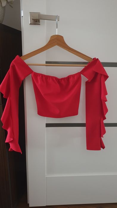 Top czerwony xs pretty little thing długi rękaw z falbaną, hiszpanka