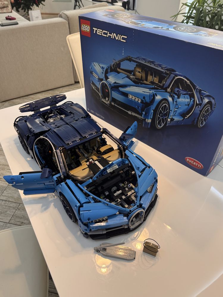 Lego Technic Bugatti Chiron оригинал 42083