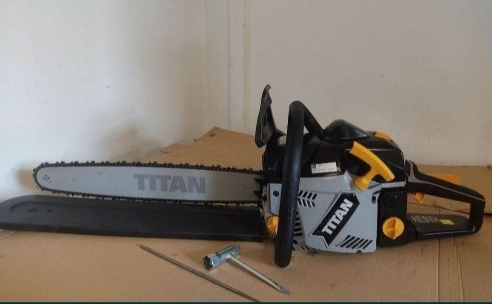 Titan 50cm Piła  spalinowa  łańcuchowa Pilarka spalinowa  łańcuchowa