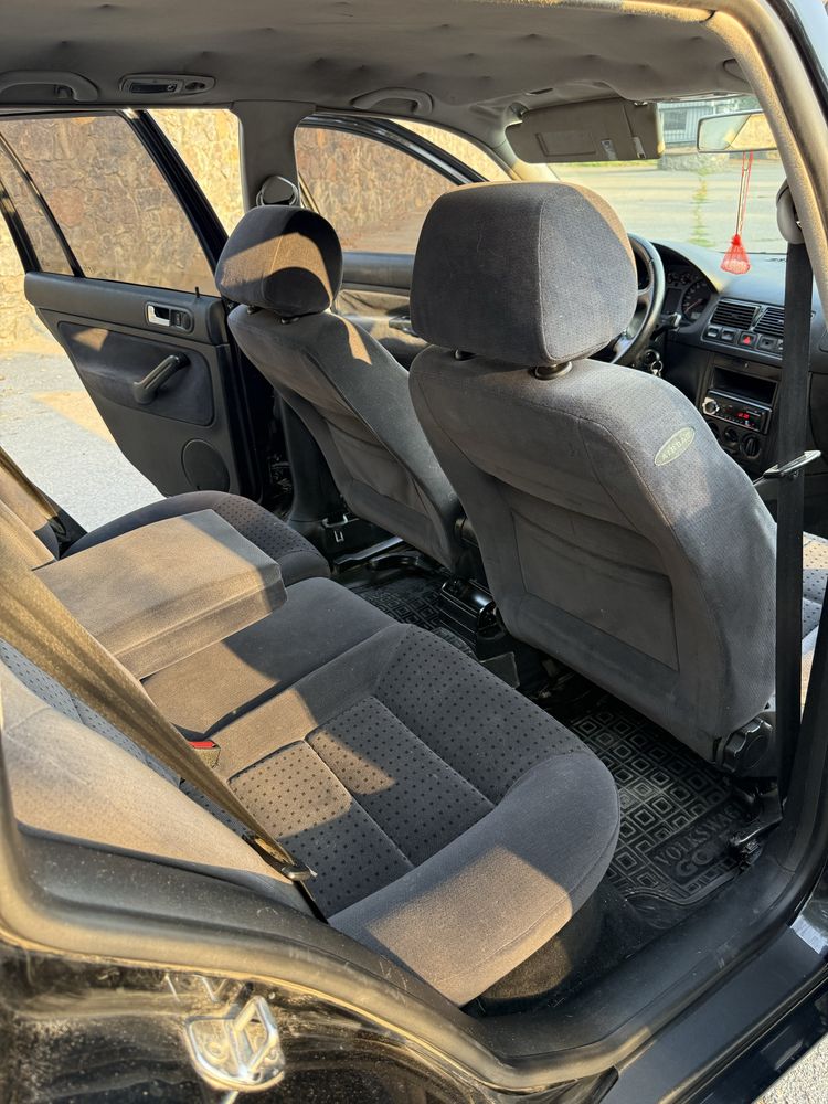 Volkswagen Golf 4 • Універсал • 1999 • 1.4 бензин • Чорний