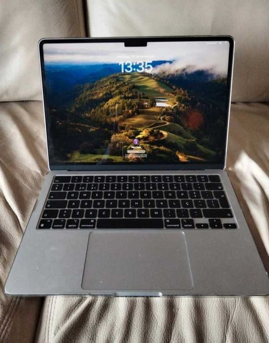 MacBook Air 13 M2 CPU 8 core GPU 10 core 512 gb