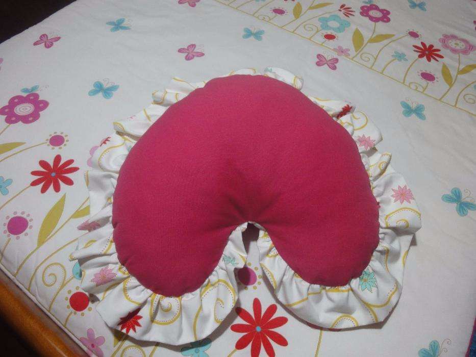 Colcha com Motivos Florais e Borboletas