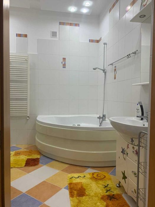 Продам 2 к.квартиру на Жуковского в сталинке. Ремонт. АГВ