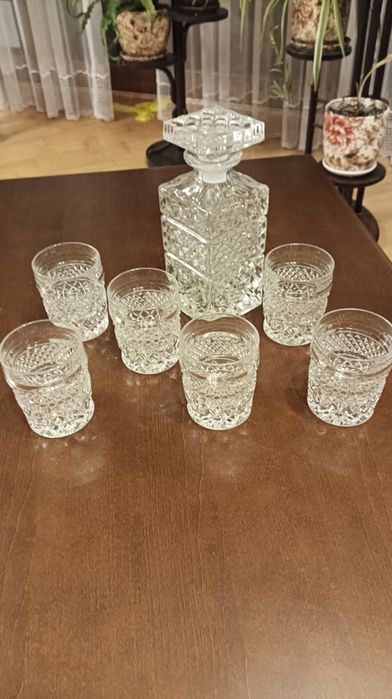 Karafka ze szklankami