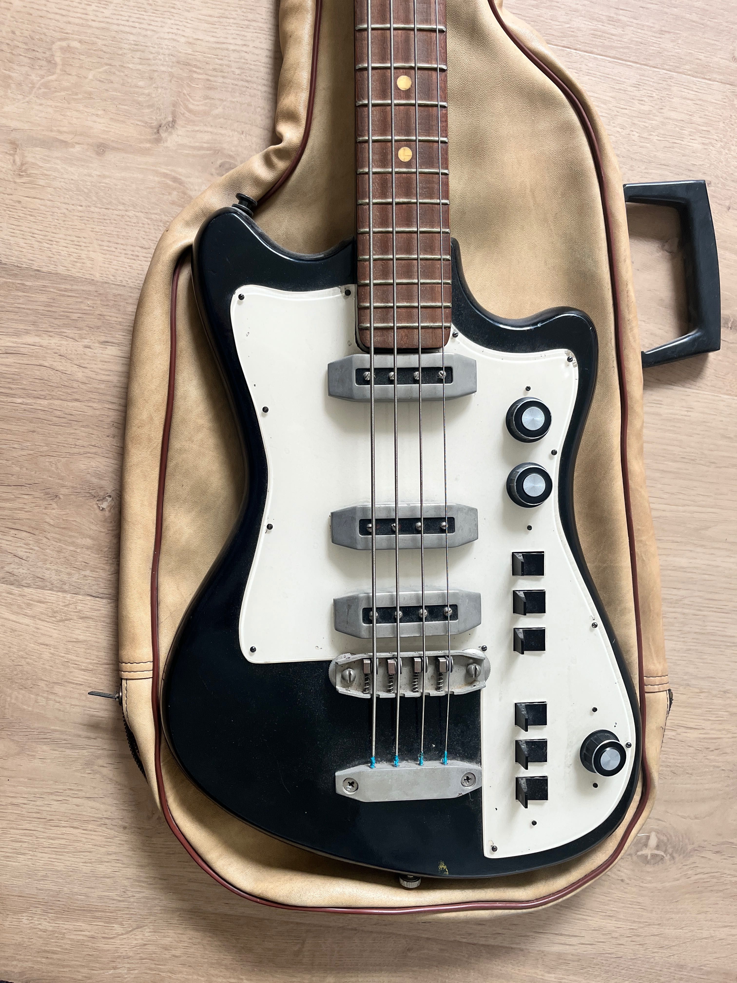 Gitara basowa Borisov Fuzz. USSR Bass BAS-1 (Solo-1)