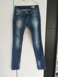 Spodnie jeans damskie